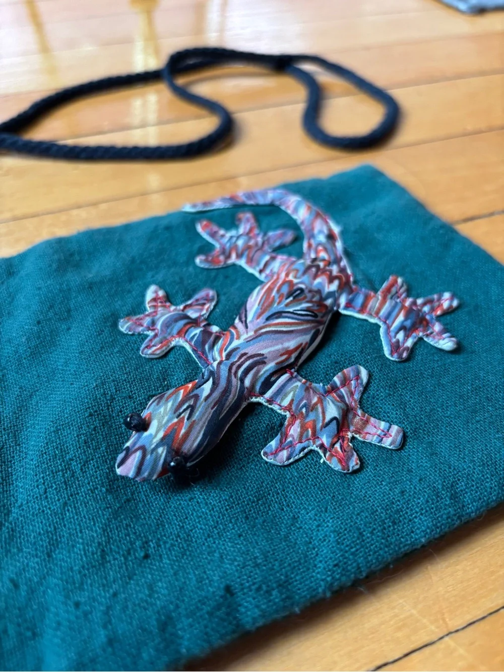 Vintage Crossbody Bag | Green 7.5”x5” Purse w/ Eclectic 3D Gecko Lizard applique